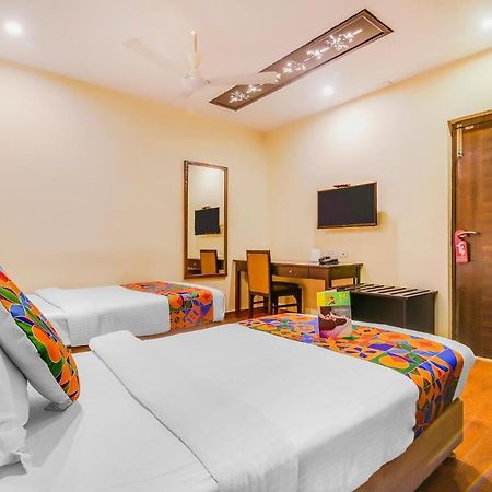 Fabhotel Golpark Kolkata Bagian luar foto